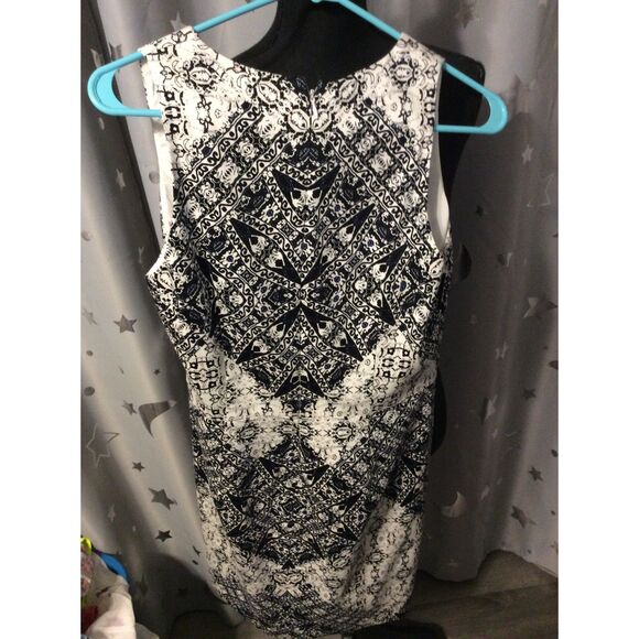 Maggy London Black White Wood Block Print Sleeveless V Neck Dress Size 8 - Picture 5 of 6